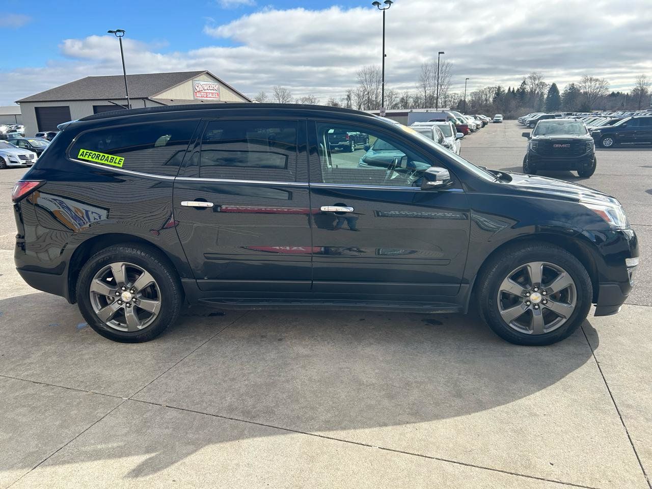 Used 2017 Chevrolet Traverse LT FWD image 4