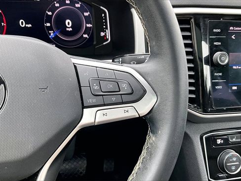 Used 2022 Volkswagen Atlas Cross Sport SE image 30