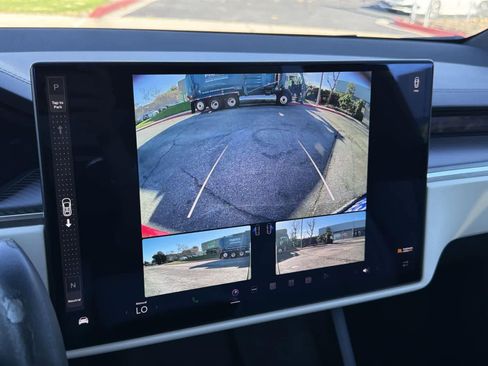 Used 2023 Tesla Model X Plaid image 16