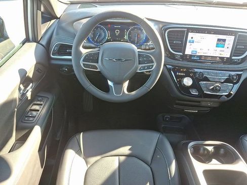 New 2026 Chrysler Pacifica Select image 8