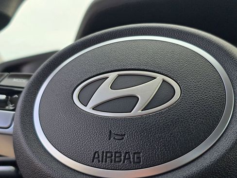 Certified 2025 Hyundai Elantra SE FWD image 24