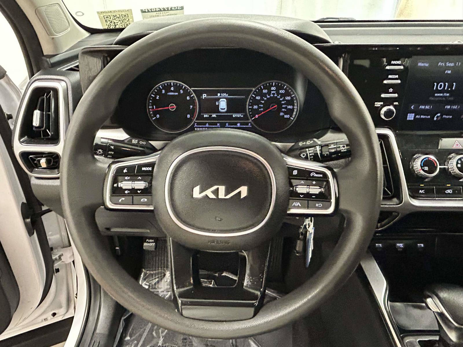 Used 2023 Kia Sorento LX FWD image 21