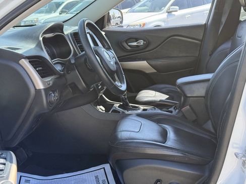 Used 2017 Jeep Cherokee Limited FWD image 16
