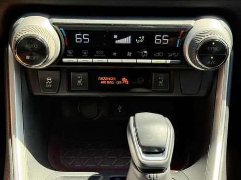 Used 2020 Toyota RAV4 Limited image 8