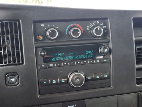 Used 2017 GMC Savana 3500 Extended image 31