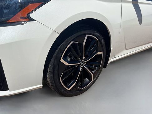 Used 2025 Nissan Altima 2.5 SR w/ SR Premium Package AWD/4WD image 30
