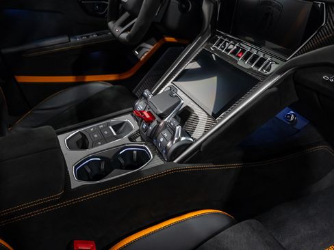 Used 2024 Lamborghini Urus Performante AWD/4WD image 75