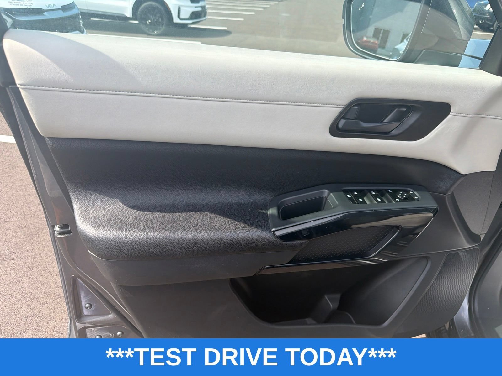 Used 2023 Nissan Pathfinder SV AWD/4WD image 12