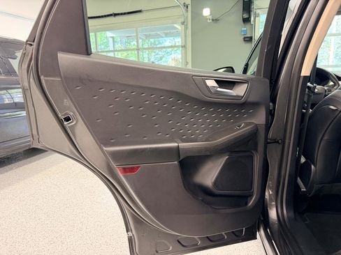 Used 2020 Ford Escape SEL image 18