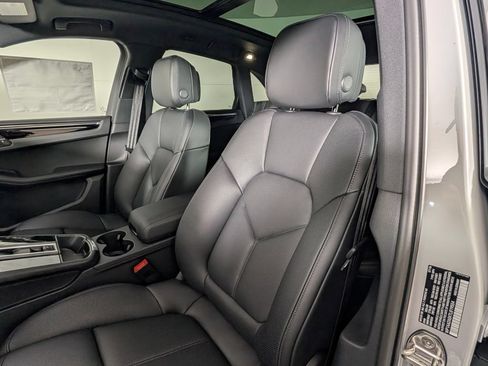 New 2026 Porsche Macan AWD/4WD image 5