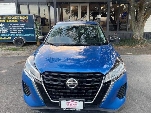 Used 2021 Nissan Kicks S image 2
