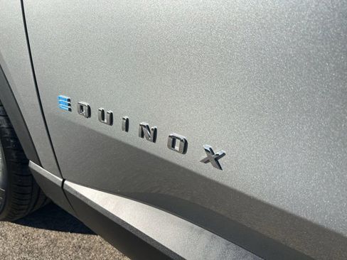 New 2026 Chevrolet Equinox EV LT image 32