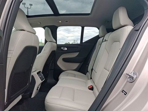 Used 2023 Volvo XC40 B5 Plus w/ Climate Package AWD/4WD image 10