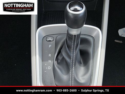 Used 2025 Hyundai Venue SEL image 14