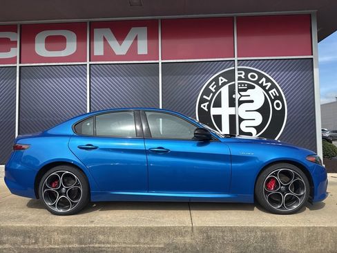 Used 2024 Alfa Romeo Giulia Veloce AWD/4WD image 4
