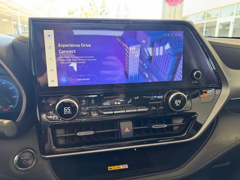 Used 2023 Toyota Highlander Platinum image 29