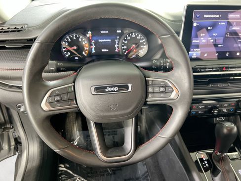 Used 2022 Jeep Compass Trailhawk AWD/4WD image 11