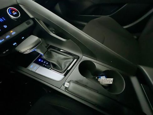 Used 2024 Hyundai Elantra SEL image 23