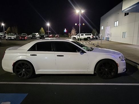 Used 2015 Chrysler 300 S image 4
