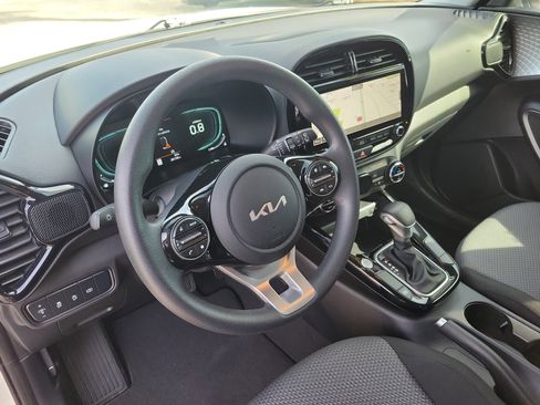 Certified 2023 Kia Soul S image 20