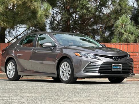 Used 2024 Toyota Camry LE w/ Convenience Package FWD image 2