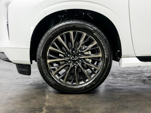 Used 2025 INFINITI QX80 Autograph image 11