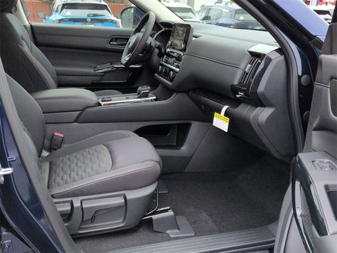 New 2025 Nissan Pathfinder SV image 19