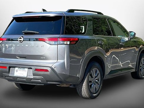 Used 2025 Nissan Pathfinder SV AWD/4WD image 8