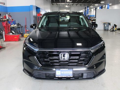 Used 2025 Honda CR-V EX image 2