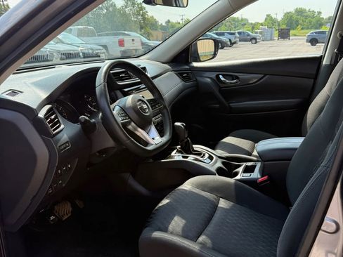 Used 2019 Nissan Rogue SV image 19
