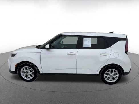Used 2025 Kia Soul LX w/ LX Technology Package image 9