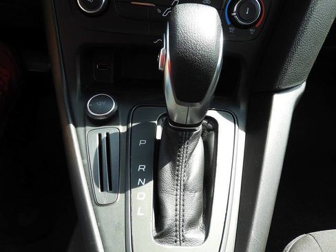 Used 2017 Ford Focus SE FWD image 36
