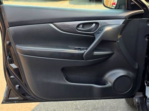 Used 2020 Nissan Rogue SV FWD image 32