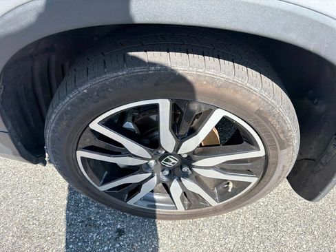 Used 2021 Honda Pilot Touring image 11
