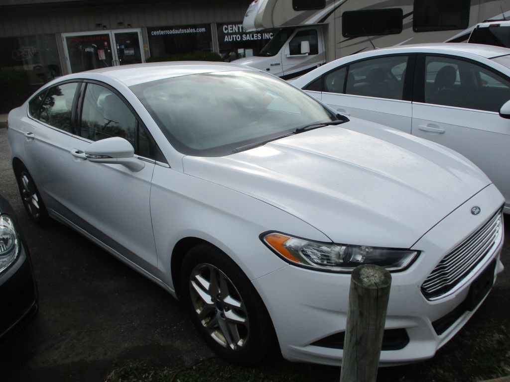 Used 2013 Ford Fusion SE FWD image 1