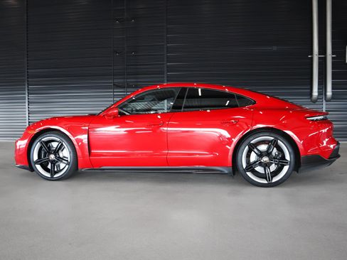 Used 2024 Porsche Taycan GTS image 2