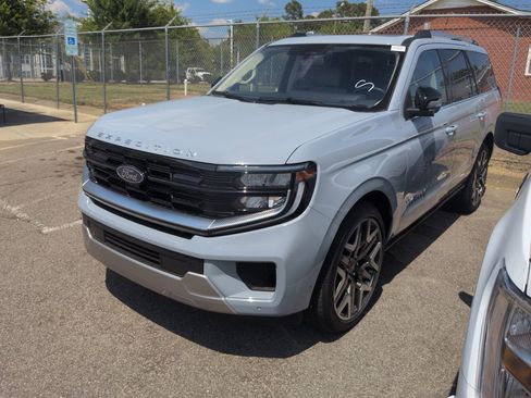 Certified 2025 Ford Expedition Platinum w/ Platinum Ultimate Package AWD/4WD image 2