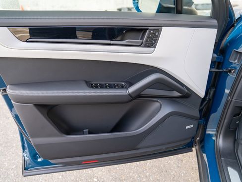 Certified 2026 Porsche Cayenne AWD/4WD image 10