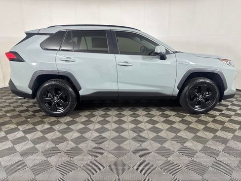 Used 2019 Toyota RAV4 XLE AWD/4WD image 2