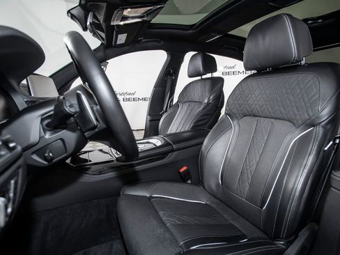 Used 2022 BMW 750i xDrive w/ M Sport Package image 15