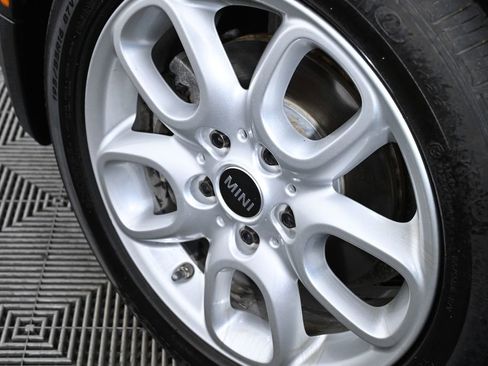 Used 2019 MINI Cooper 4-Door Hardtop w/ Signature Upholstery Package image 30