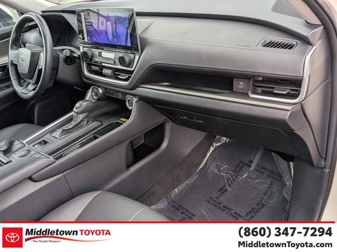 Certified 2024 Toyota Grand Highlander XLE image 36