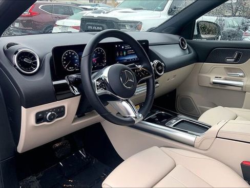 Used 2025 Mercedes-Benz GLA 250 4MATIC image 13