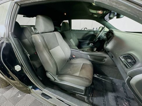 Used 2019 Dodge Challenger SXT RWD image 33
