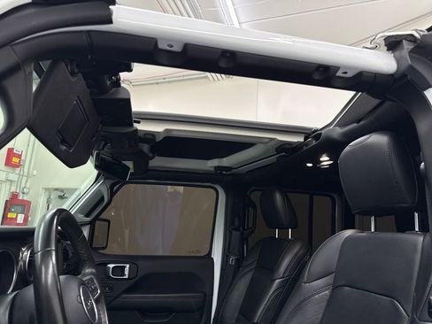 Used 2022 Jeep Wrangler Unlimited Sahara image 21