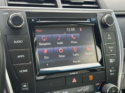 Used 2016 Toyota Camry XLE image 19