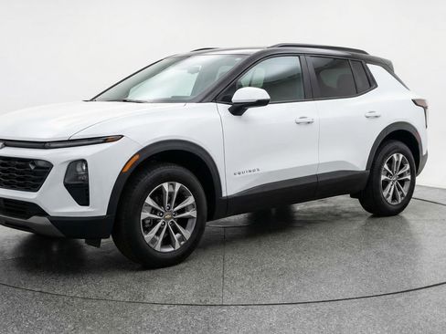 Used 2025 Chevrolet Equinox LT FWD image 3