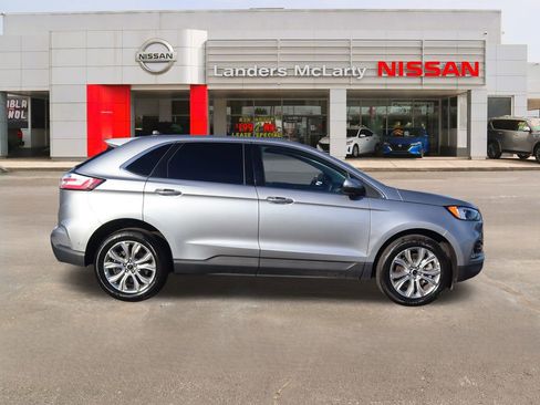 Used 2024 Ford Edge Titanium image 2