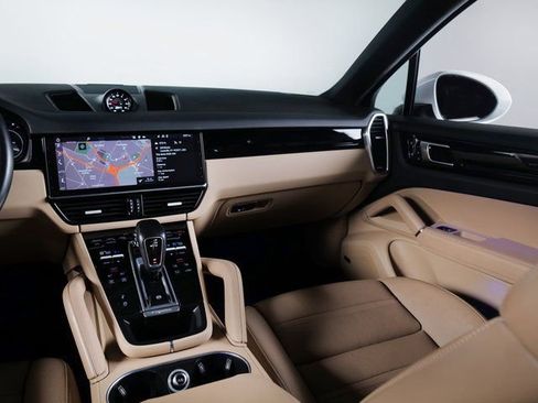 Used 2021 Porsche Cayenne Coupe image 19