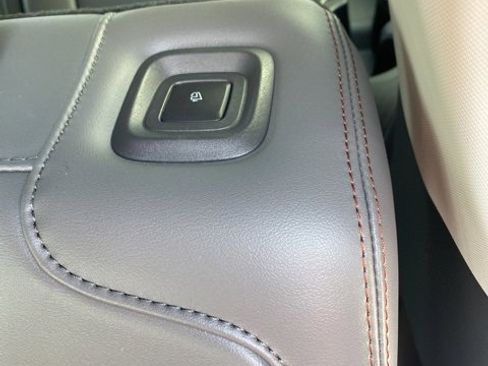 New 2025 Ford Expedition Active image 54